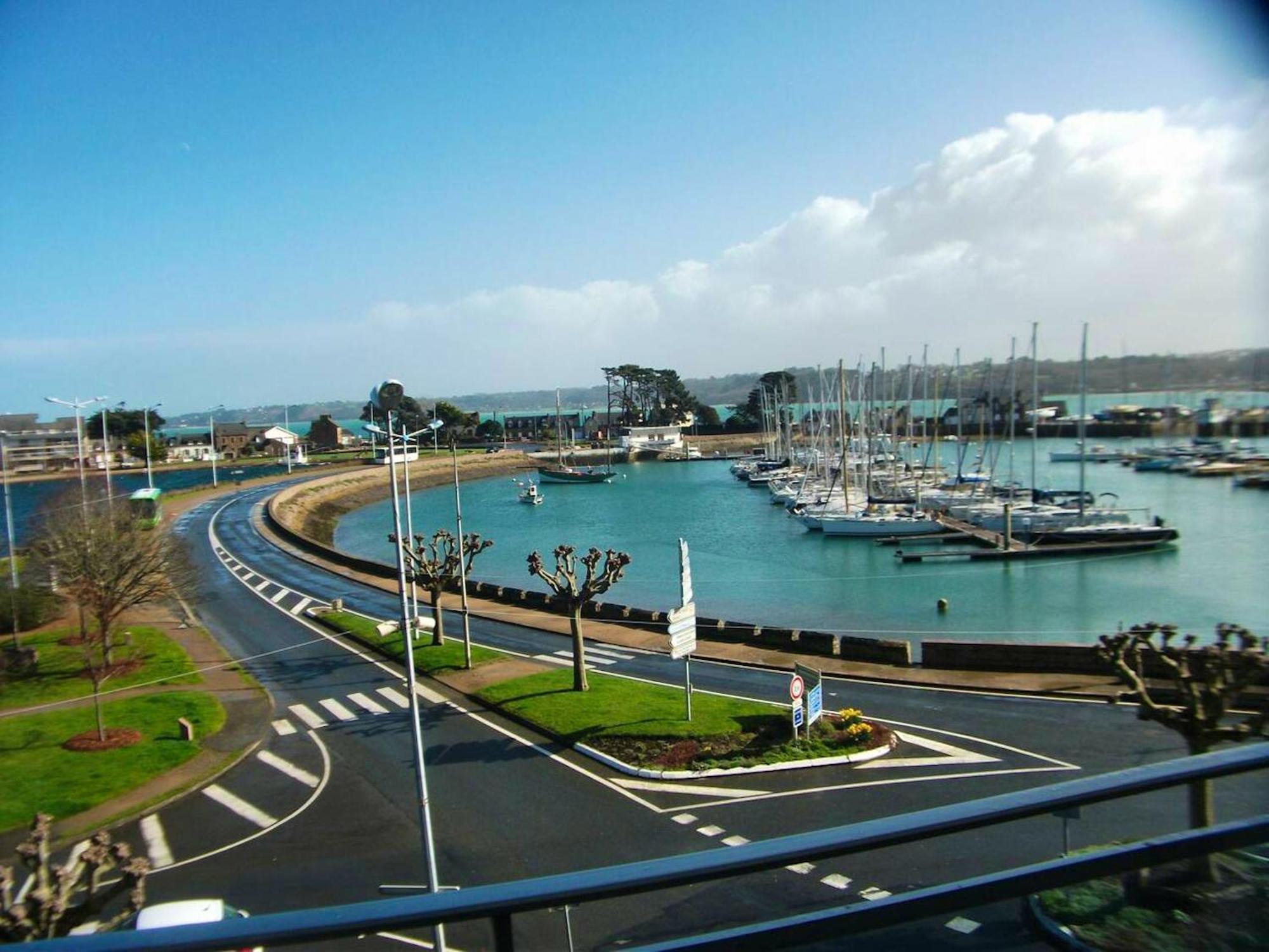 Appartement Charmant A Perros Guirec De 40 M² Avec Terrasse Exterior photo